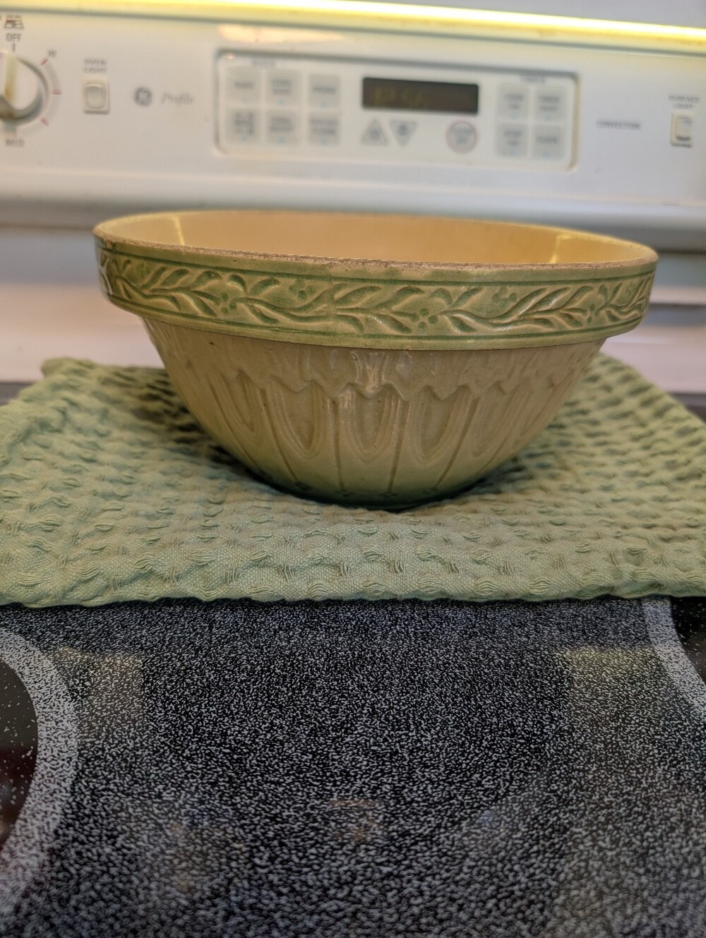Antique American Hull Gothic Yellowware Bowl"Mint"